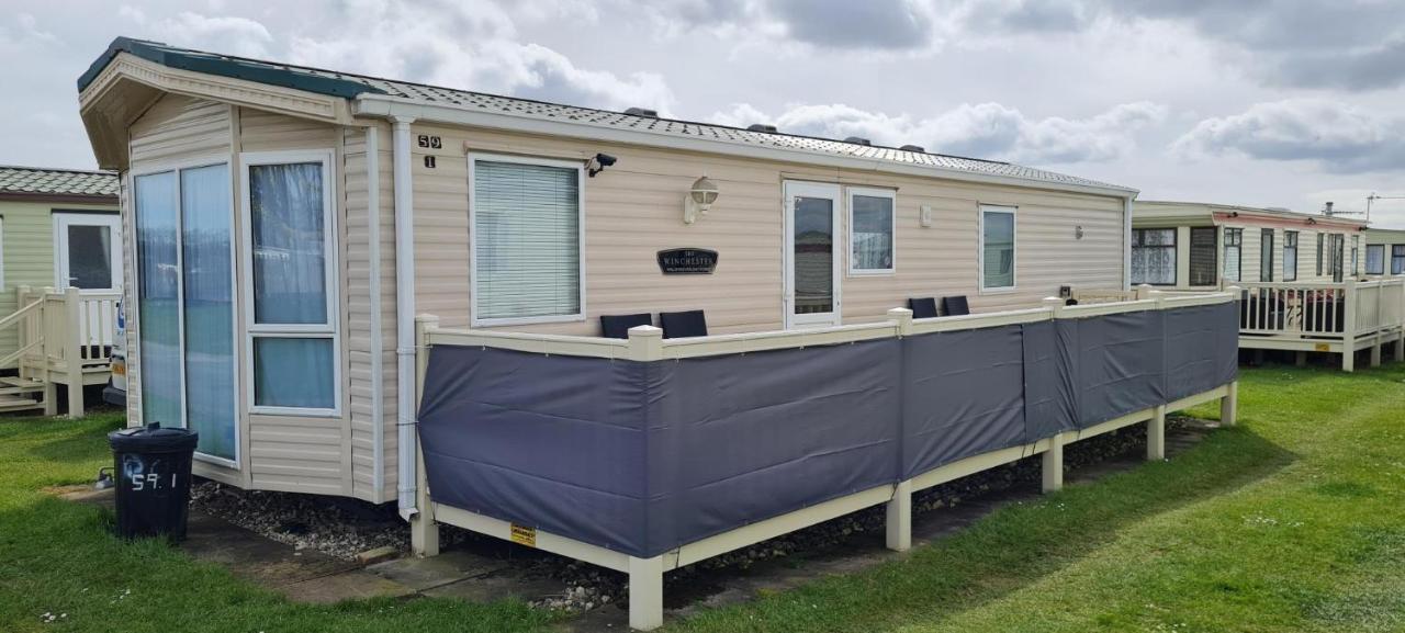 Lovely Caravan With Decking At Coral Beach Park In Lincolnshire Ref 77001C Otel Ingoldmells Dış mekan fotoğraf